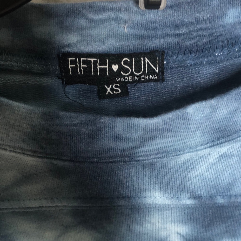 NEW ELEPHANT CROP TOP SWEATER - Picture 4 of 7